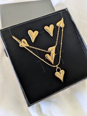 Brand New 18K Gold-Plated 4-Piece Jewelry Set Tarnish-Free • Hypoallergenic🌷
